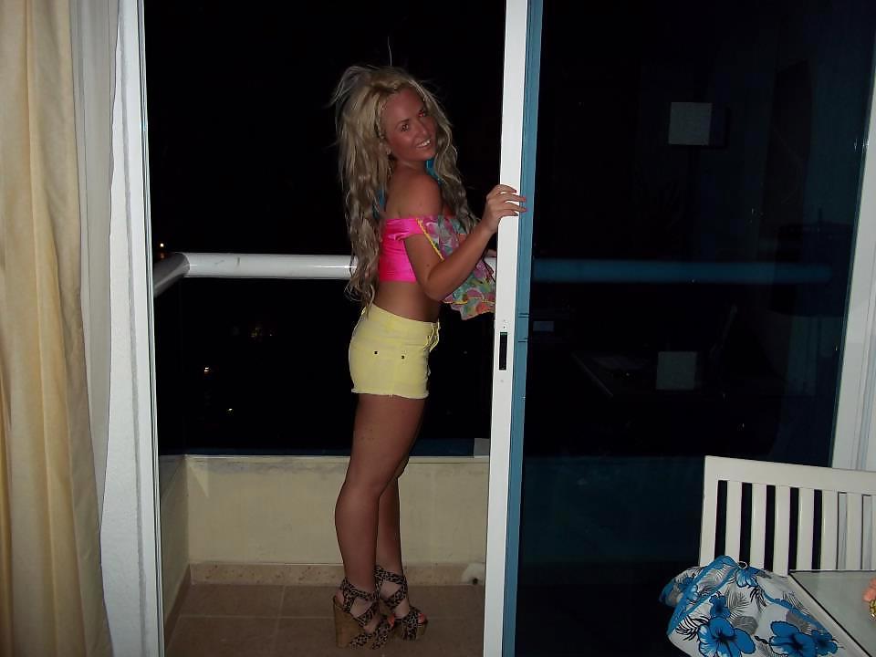 25P Sluts in little hotpants! 3