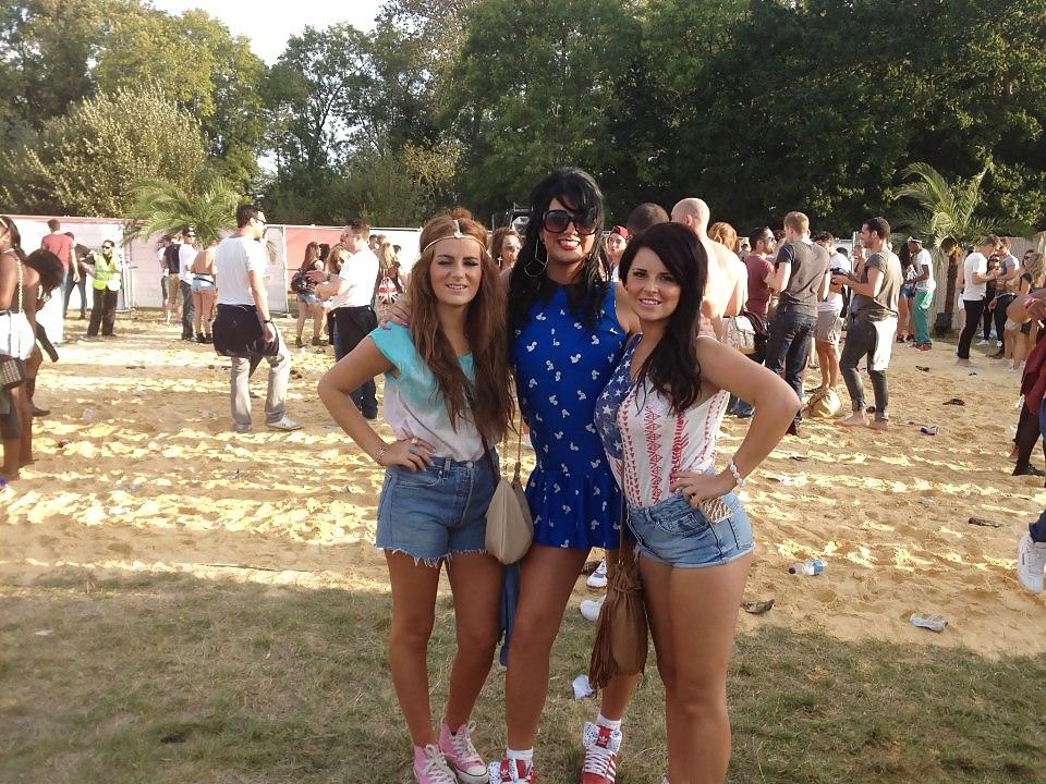 25P Sluts in little hotpants! 3
