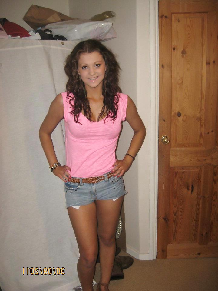 25P Sluts in little hotpants! 3