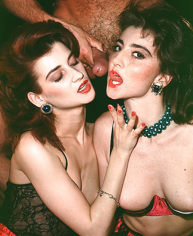 20P Two girls letting a dick into their arses and pussies