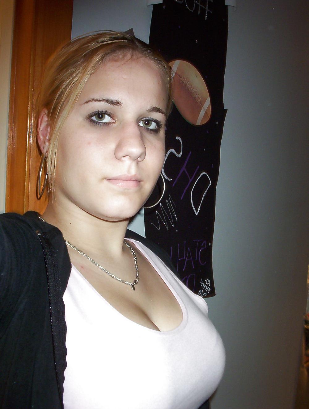 25P Busty Teen blow and show 