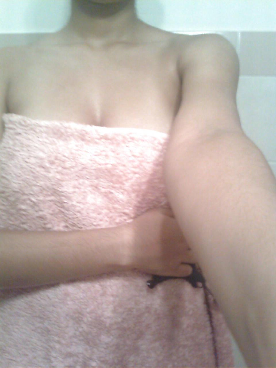 10P Pakistani teen selfshot mms pics