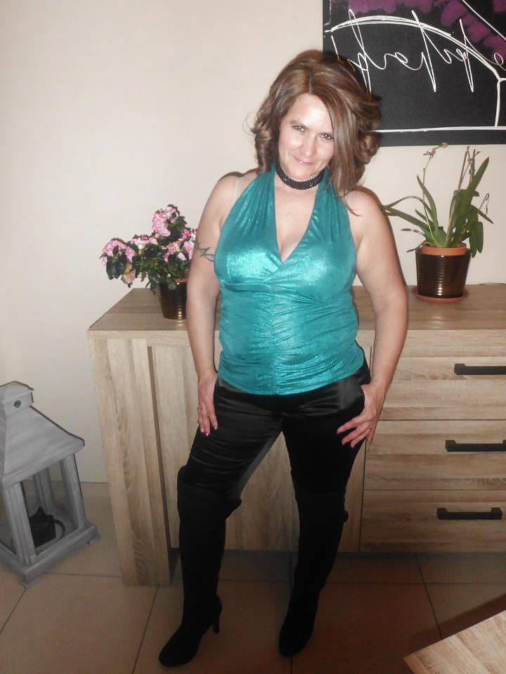 25P Horny dutch mom Bianca from Facebook. dirty comments please