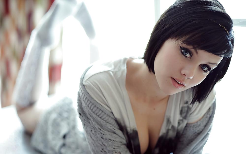 25P Young Teen with nearly perfect face and amazing body