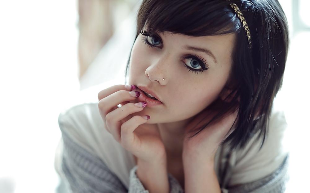 25P Young Teen with nearly perfect face and amazing body