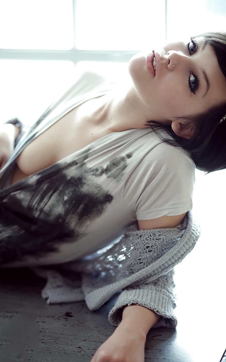25P Young Teen with nearly perfect face and amazing body