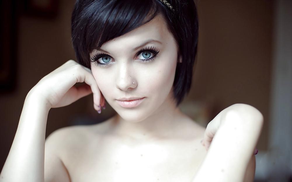 25P Young Teen with nearly perfect face and amazing body