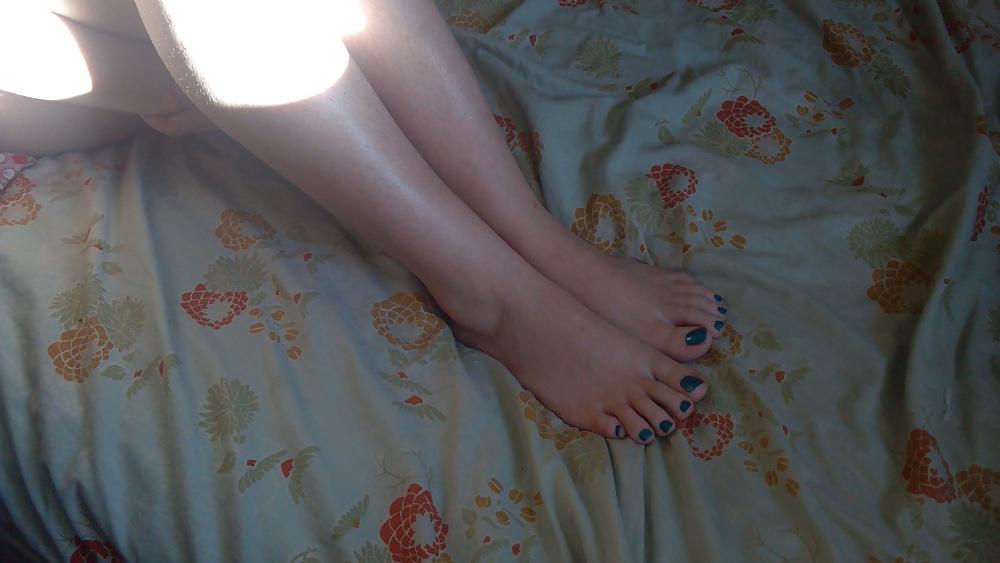 8P Blue Toes