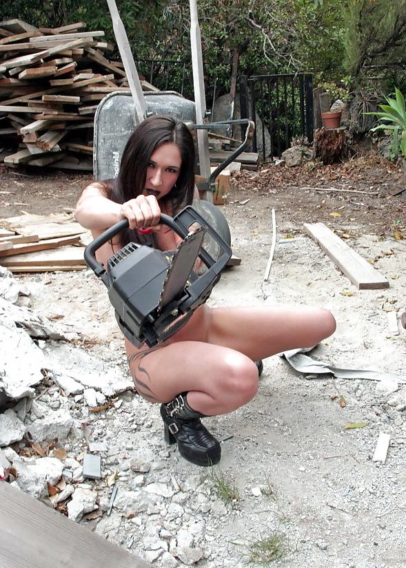 15P Amelia G. - Tattoo Beauty With Chainsaw