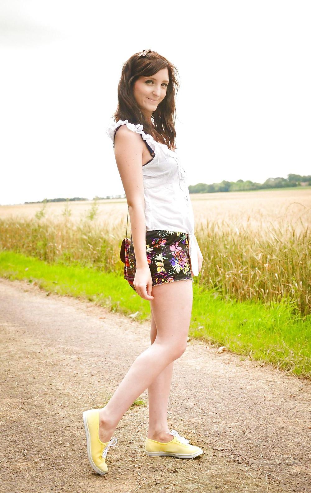 20P French bloggers Mode with sexy legs 3