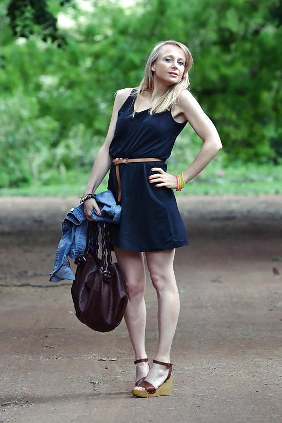 20P French bloggers Mode with sexy legs 3