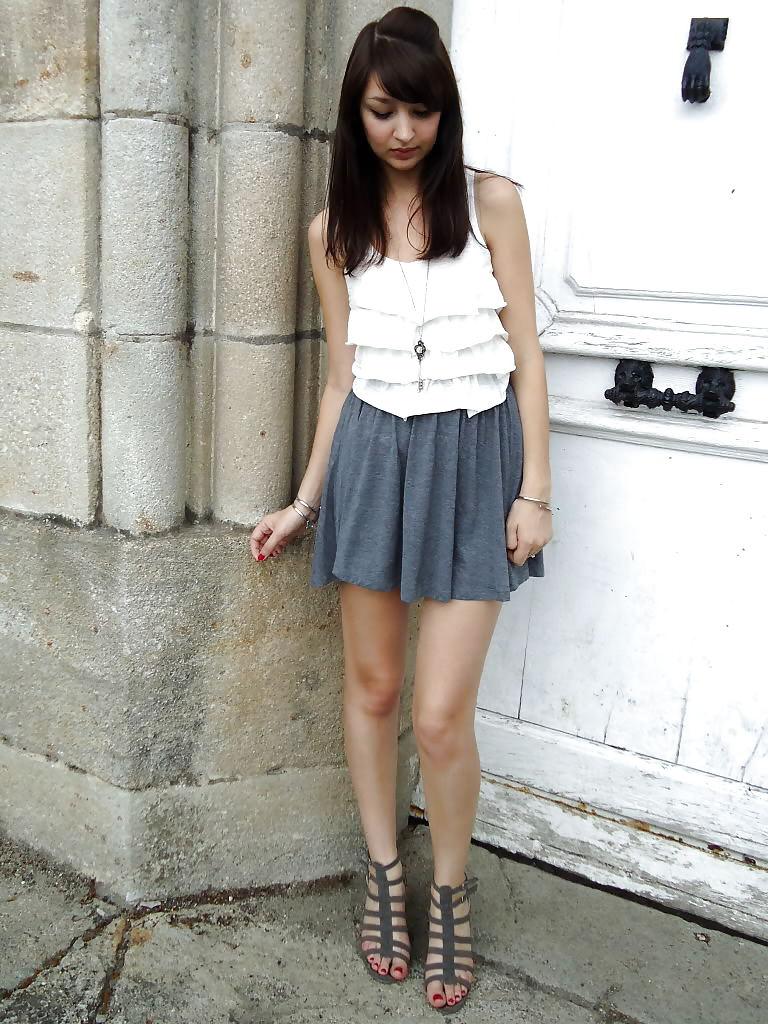 20P French bloggers Mode with sexy legs 3