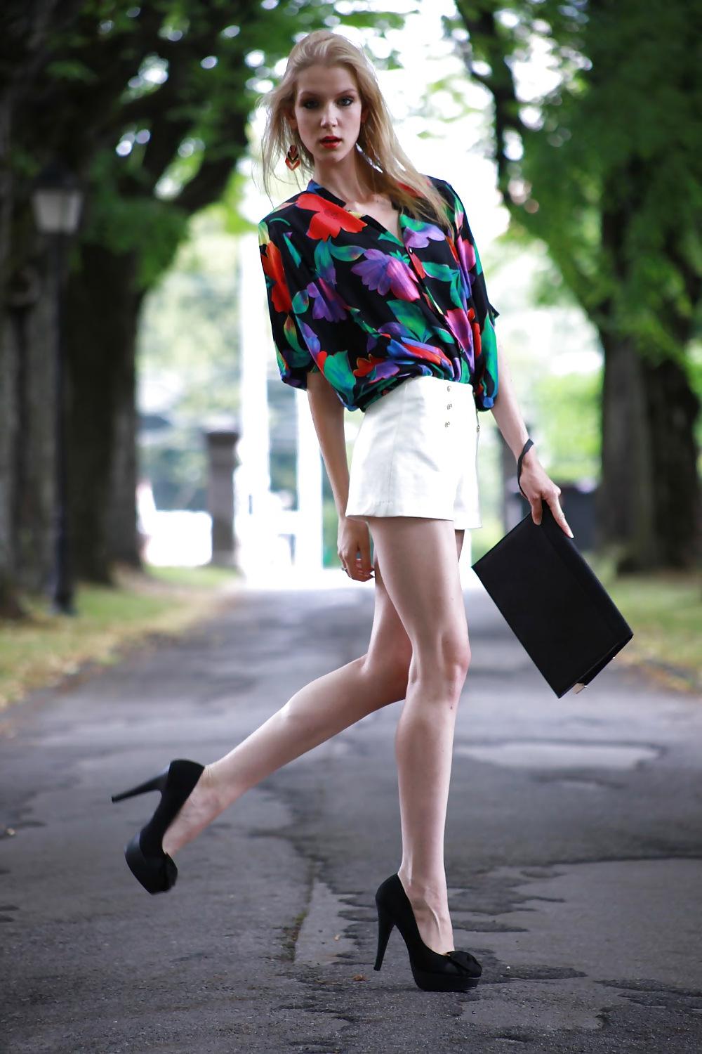 21P French bloggers Mode with sexy legs 5