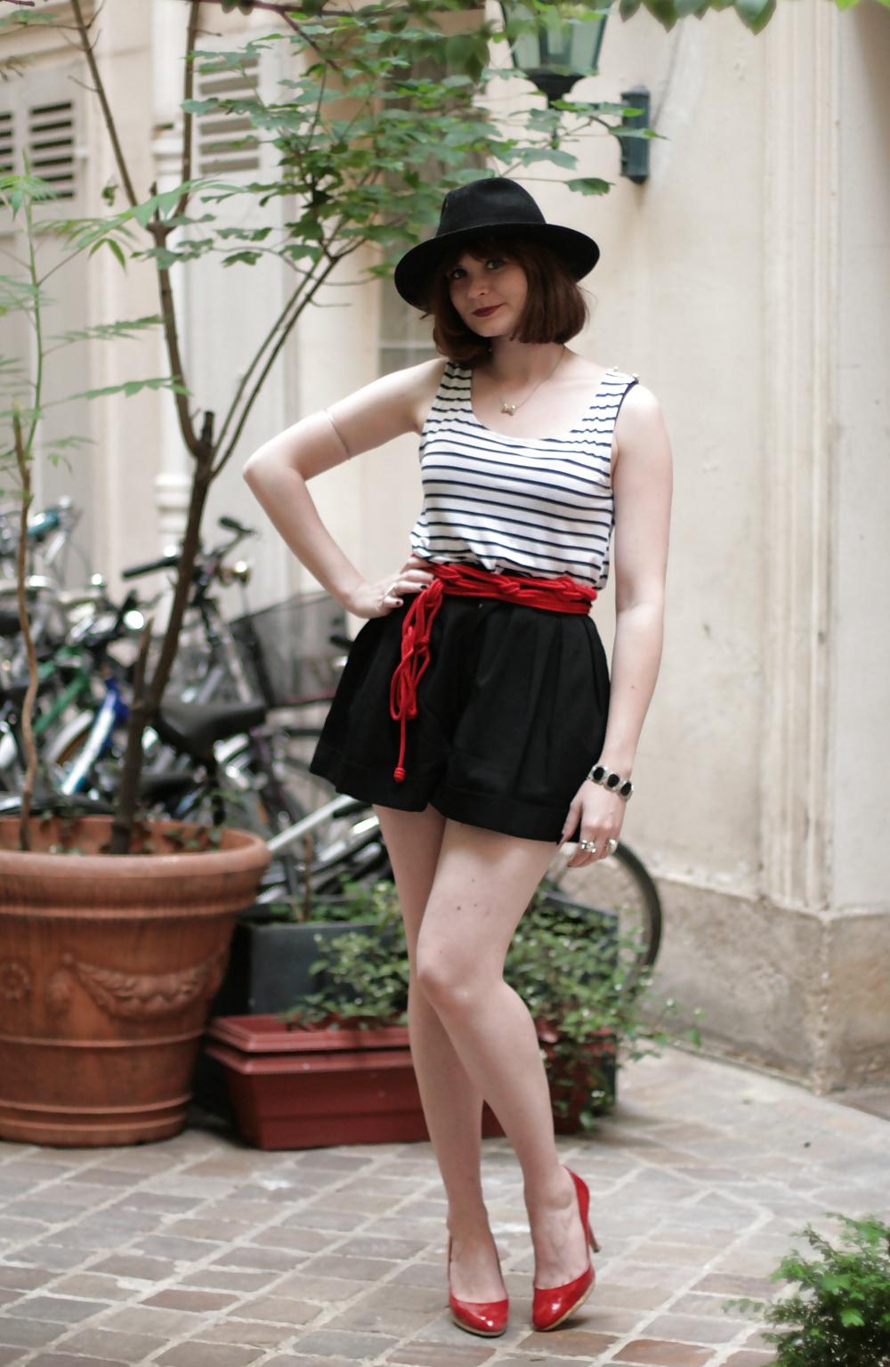 20P French bloggers Mode with sexy legs 6