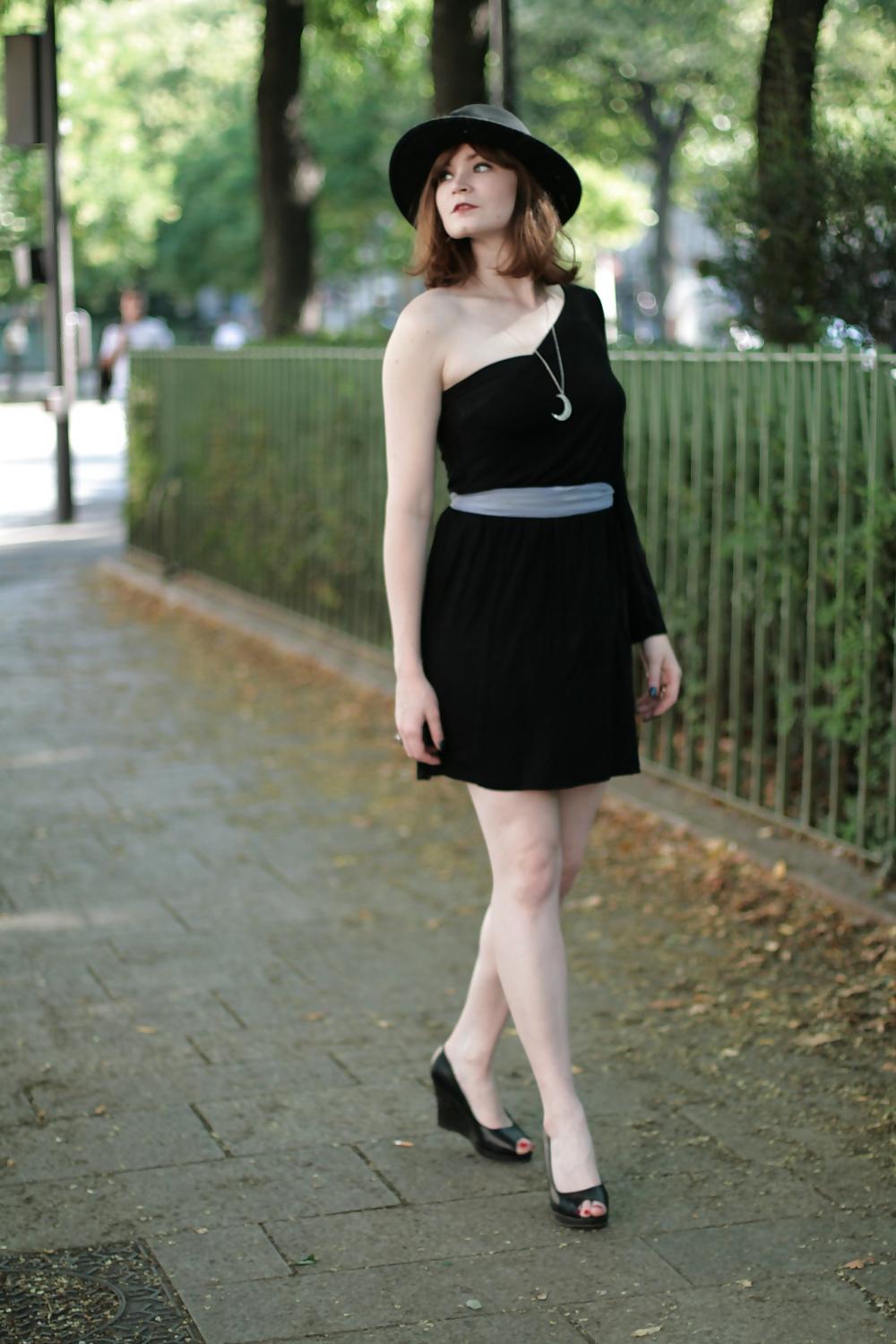 20P French bloggers Mode with sexy legs 6