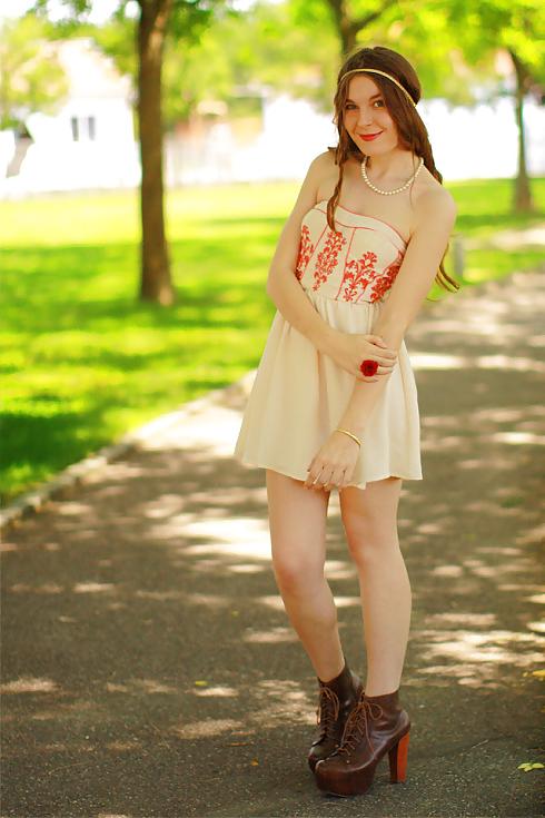 20P French bloggers Mode with sexy legs 7