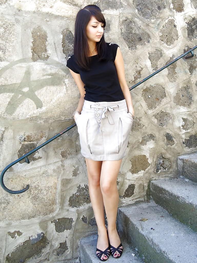 20P French bloggers Mode with sexy legs 7