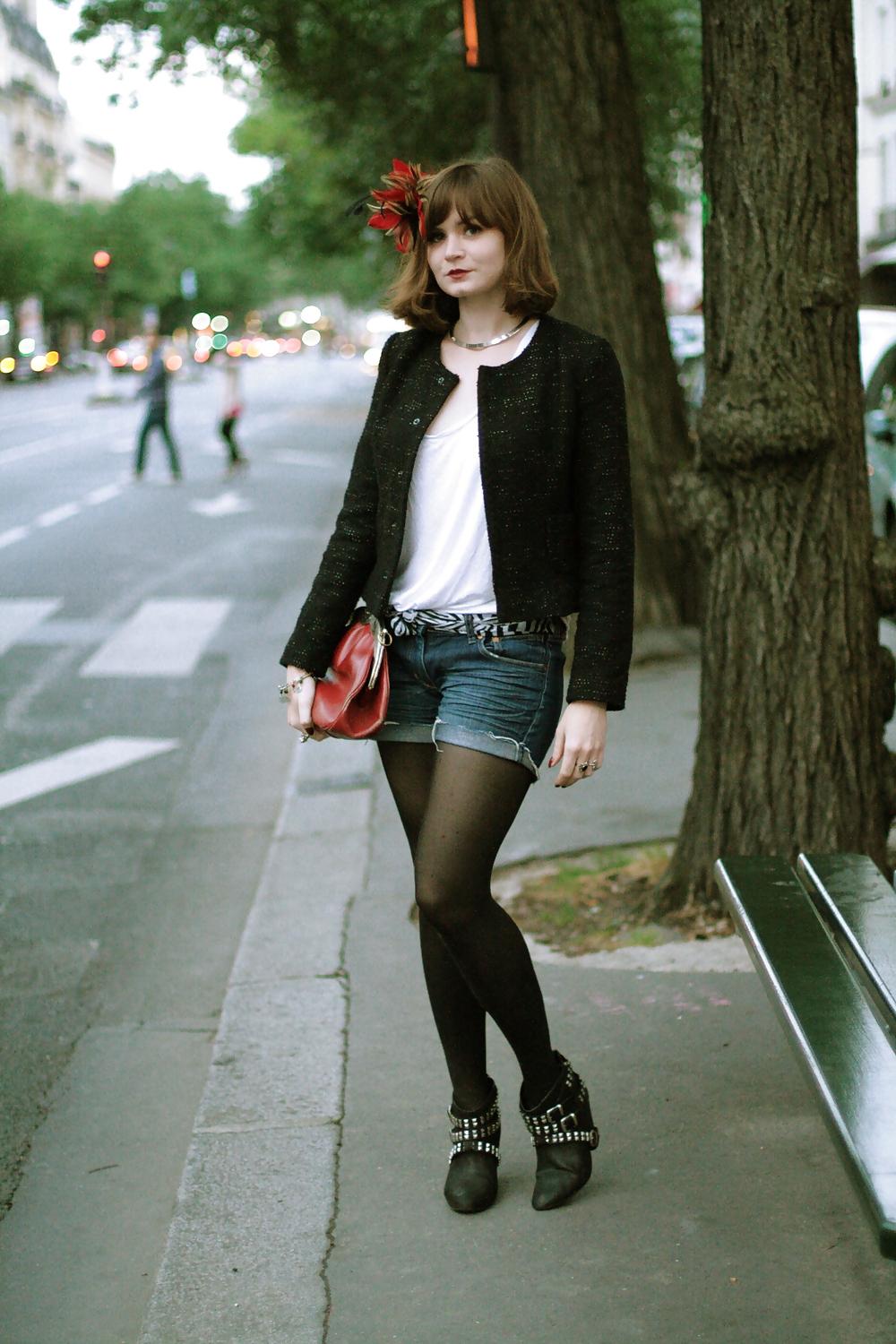 25P French bloggers Mode with sexy legs 12