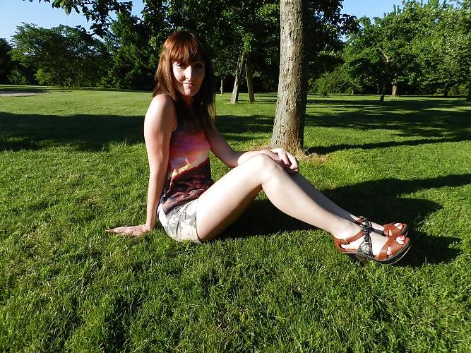25P French bloggers Mode with sexy legs 12