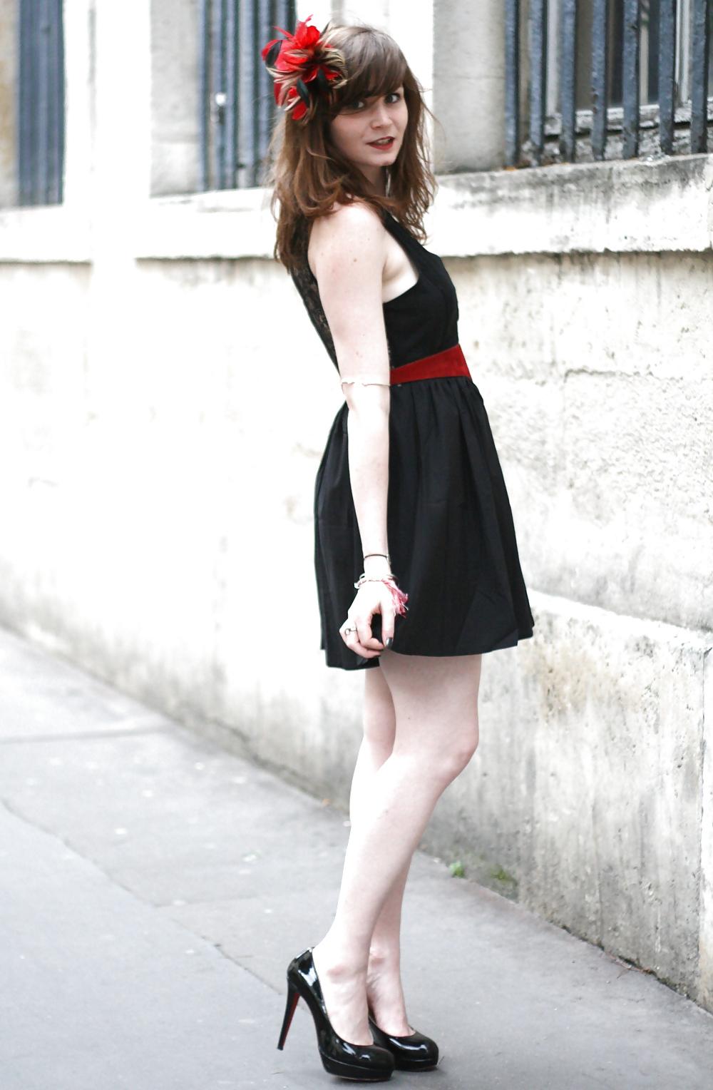 25P French bloggers Mode with sexy legs 12