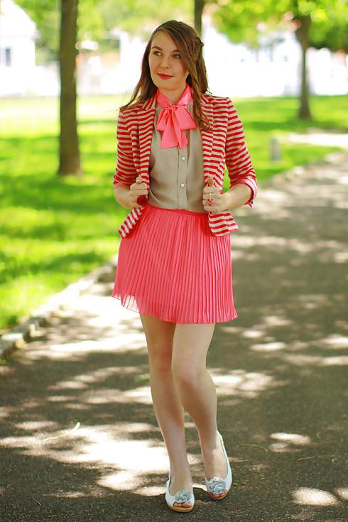 25P French bloggers Mode with sexy legs 12