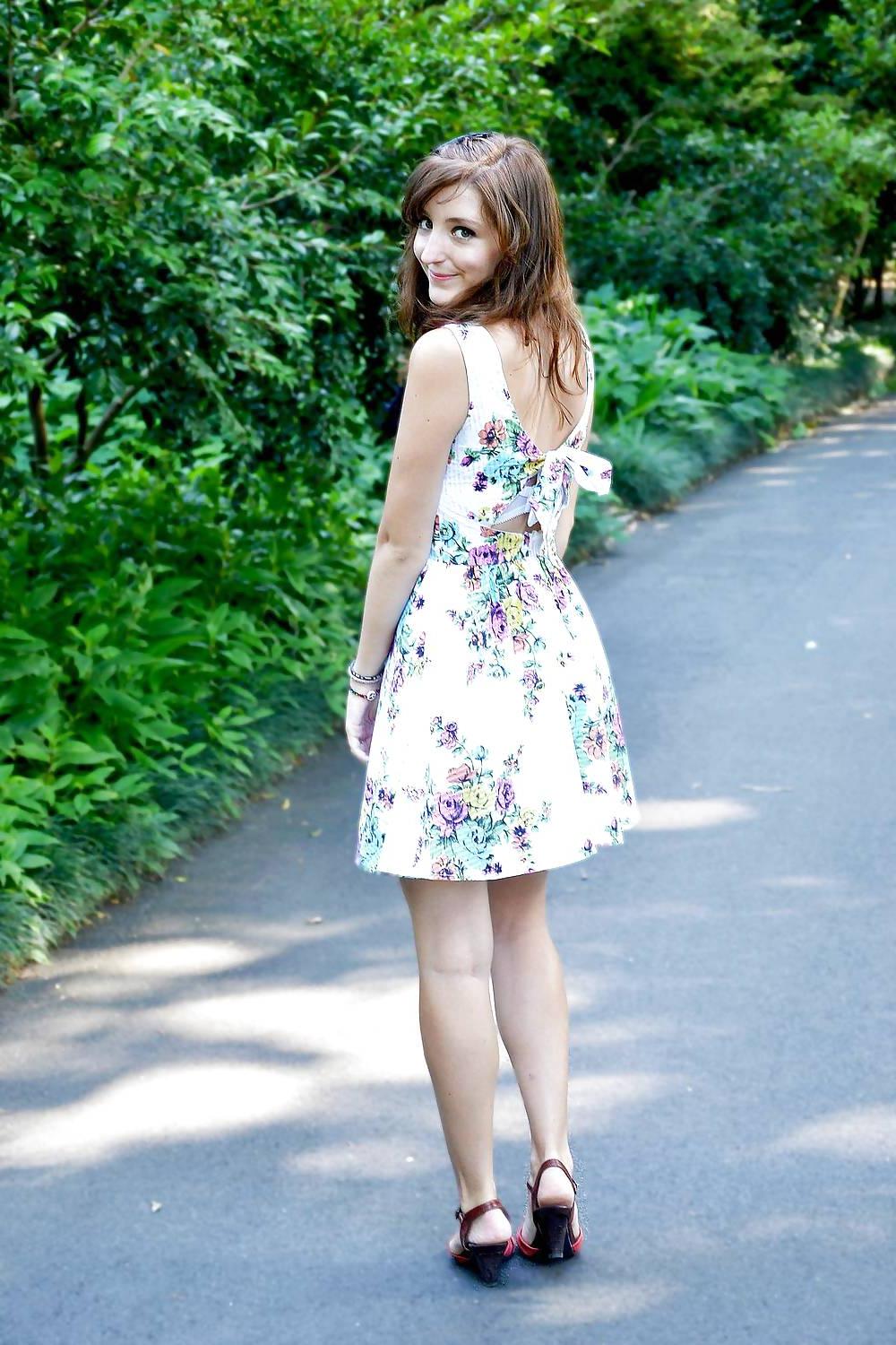 25P French bloggers Mode with sexy legs 14