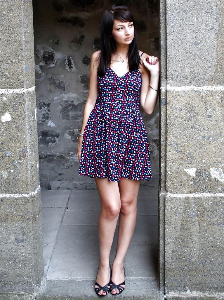 25P French bloggers Mode with sexy legs 14
