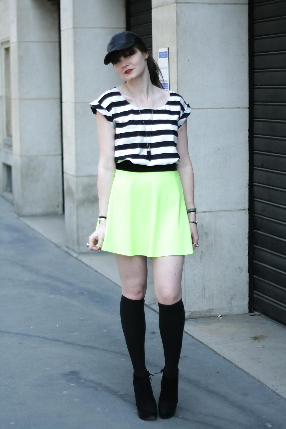 25P French bloggers Mode with sexy legs 14