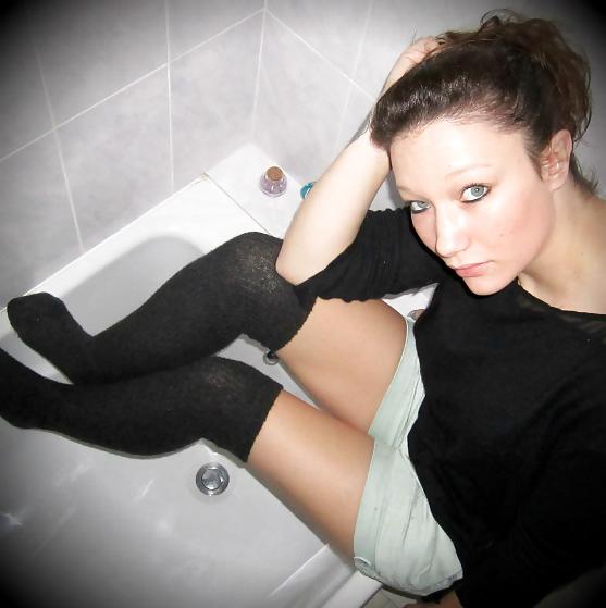 25P French bloggers Mode with sexy legs 15