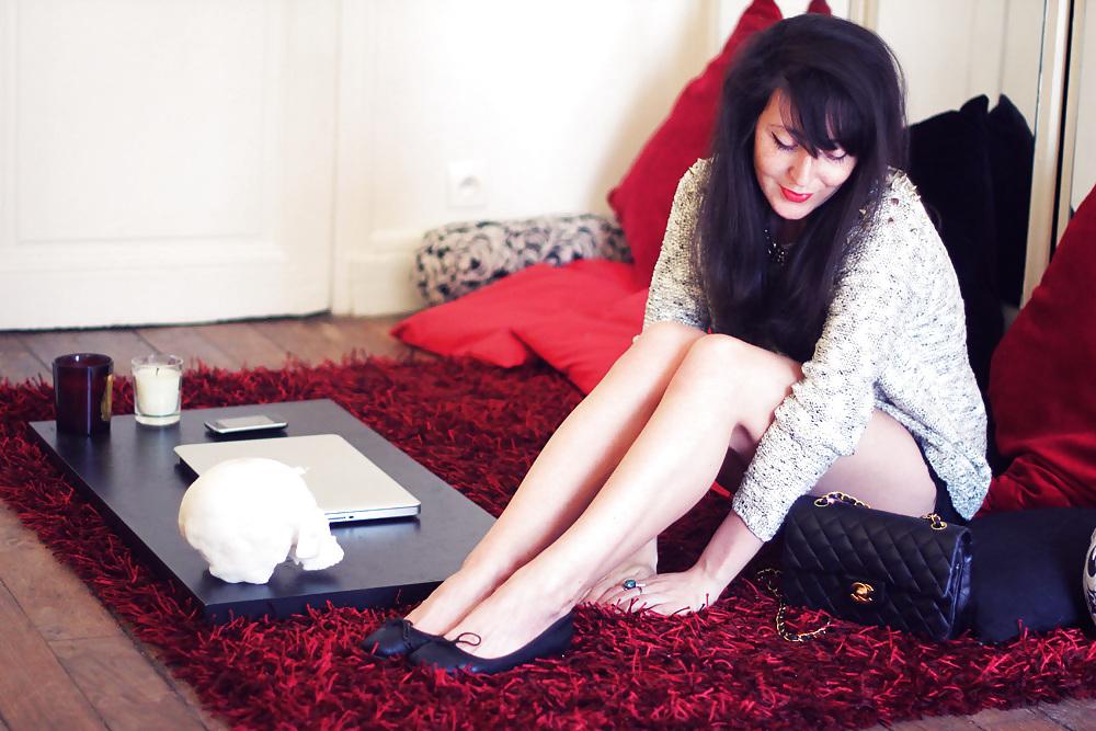 25P French bloggers Mode with sexy legs 15