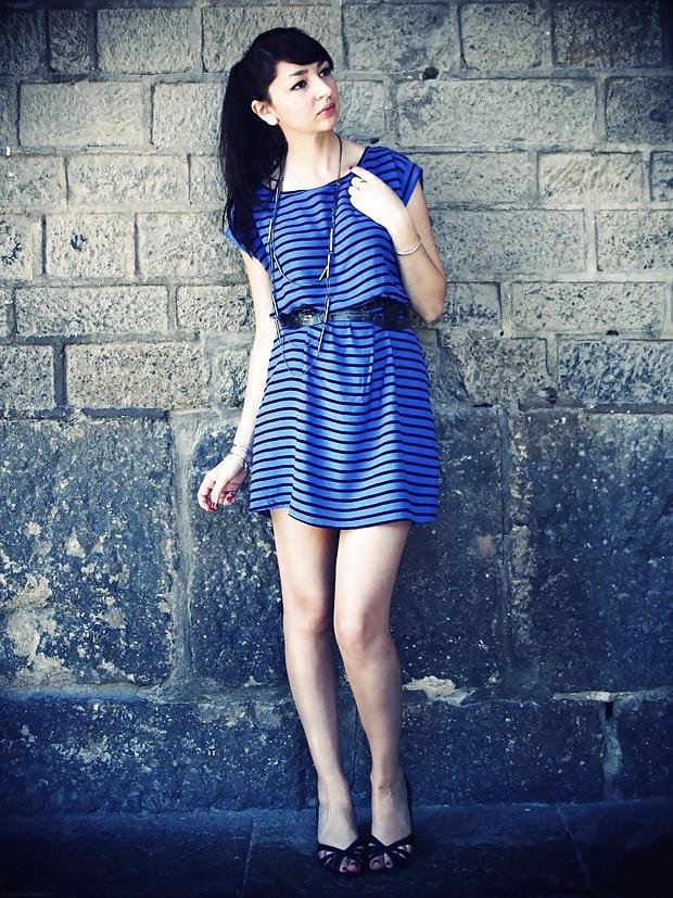 25P French bloggers Mode with sexy legs 15