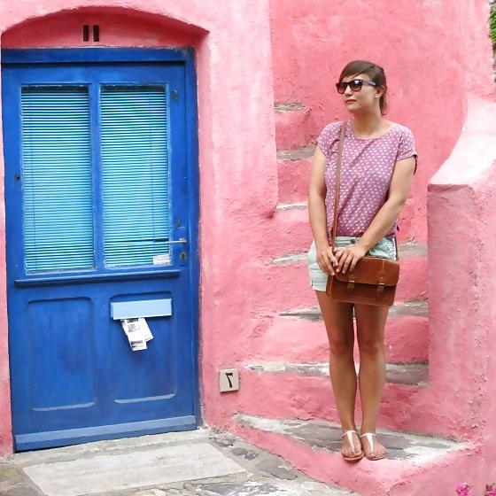 25P French bloggers Mode with sexy legs 15