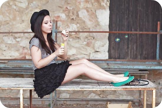 25P French bloggers Mode with sexy legs 15