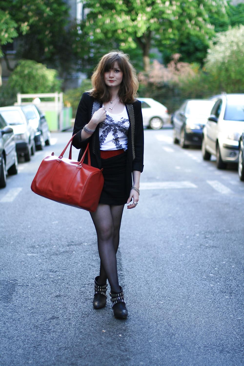 25P French bloggers Mode with sexy legs 16