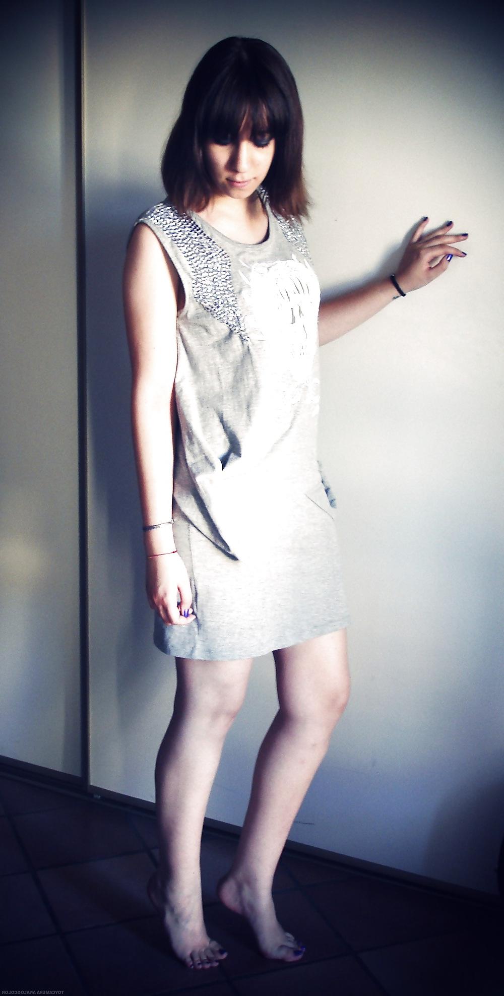25P French bloggers Mode with sexy legs 16