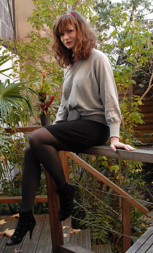 25P French bloggers Mode with sexy legs 16