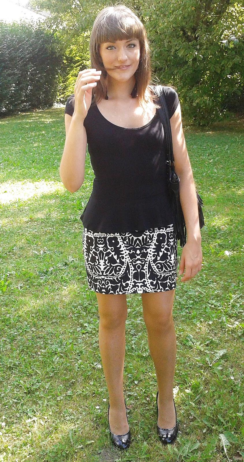25P French bloggers Mode with sexy legs 16