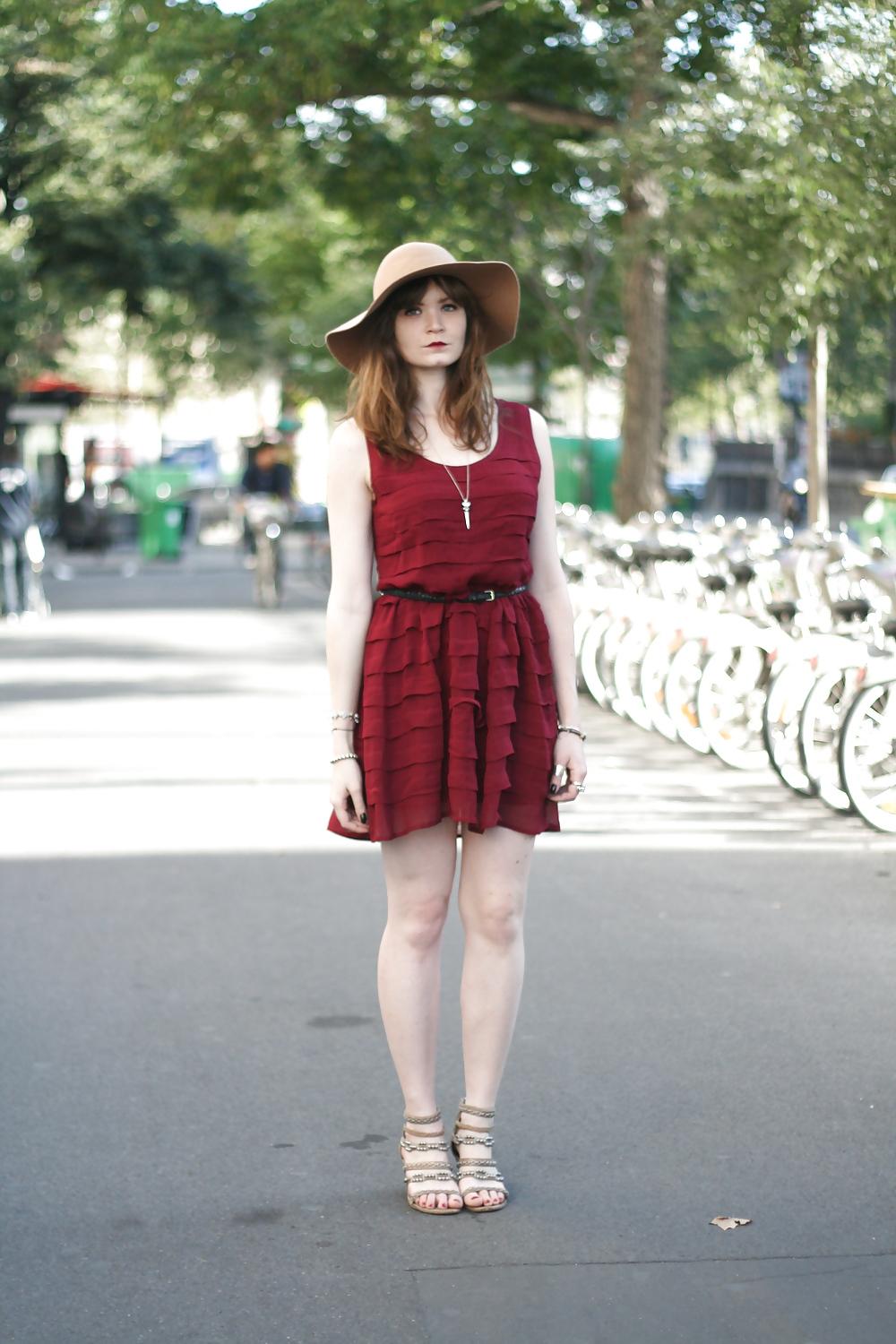 25P French bloggers Mode with sexy legs 16