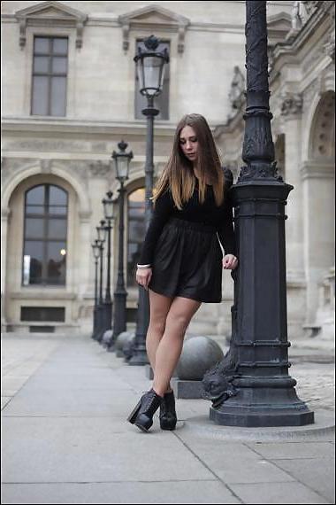 25P French bloggers Mode with sexy legs 16
