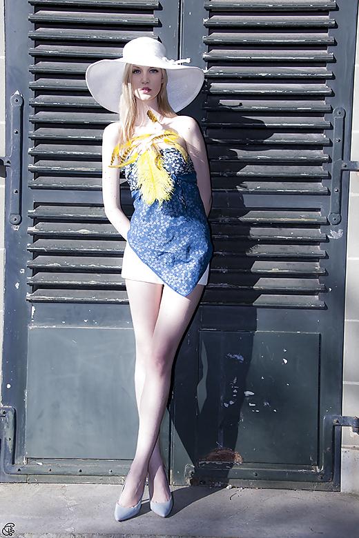 21P French bloggers Mode with sexy legs 8