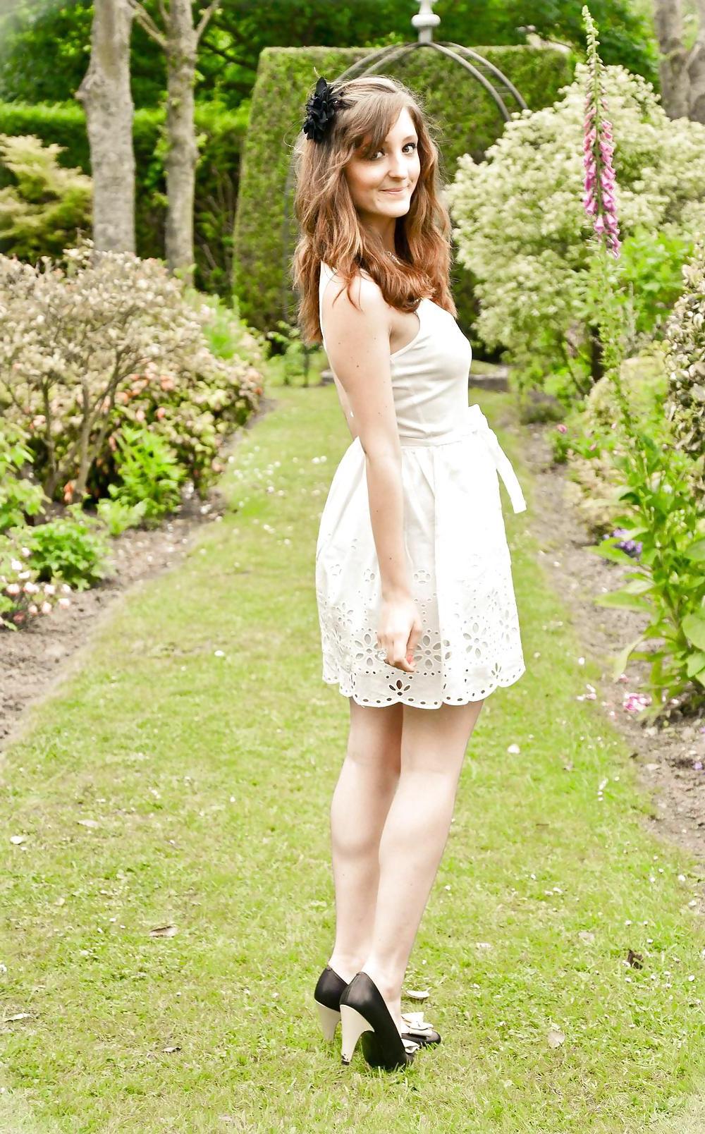 21P French bloggers Mode with sexy legs 8