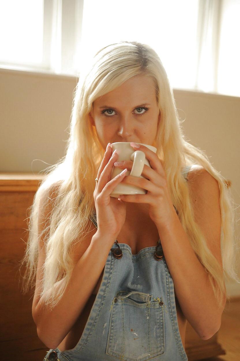 24P Blonde Cabiria showing off her hot body