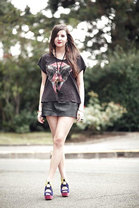 25P French bloggers Mode with sexy legs 18