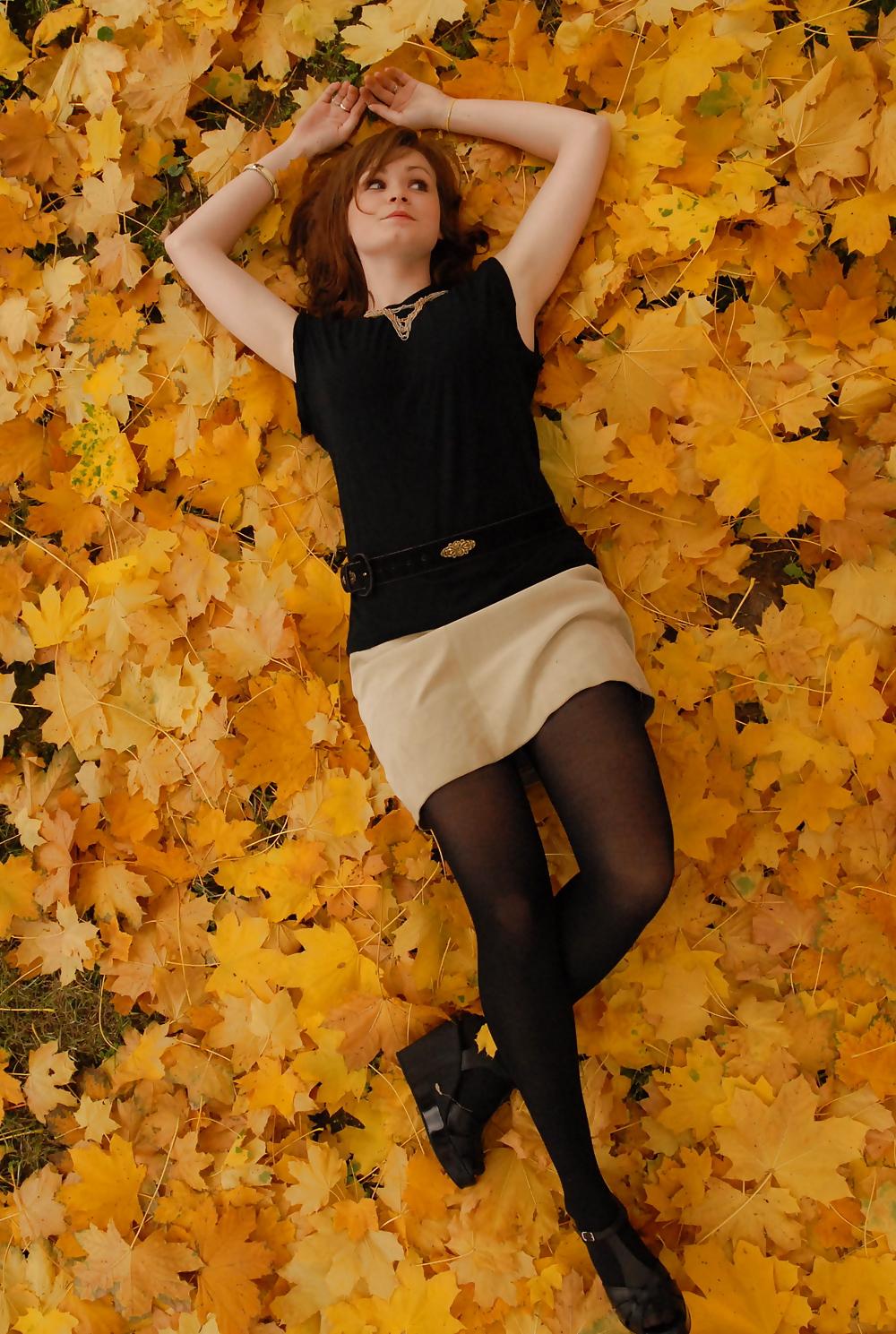 25P French bloggers Mode with sexy legs 18
