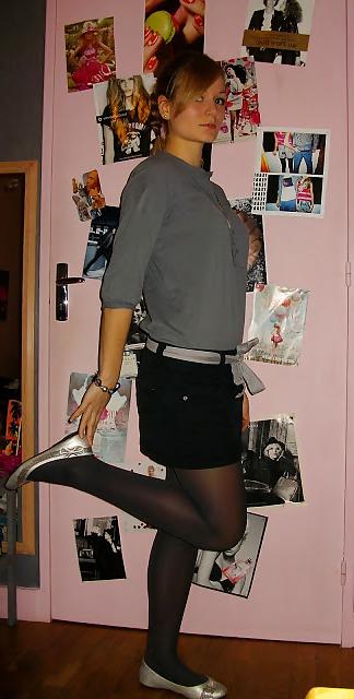 25P French bloggers Mode with sexy legs 18