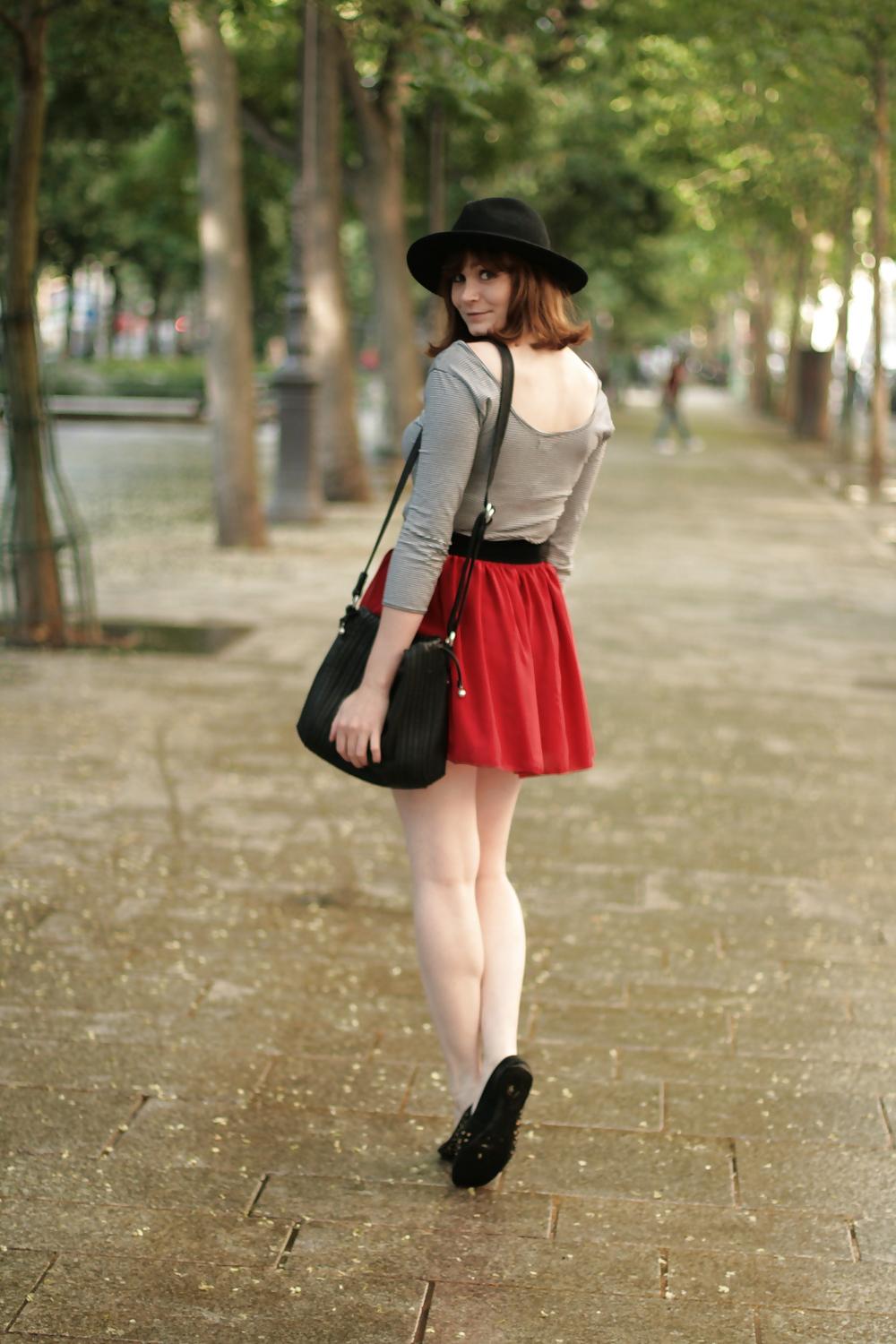 25P French bloggers Mode with sexy legs 18