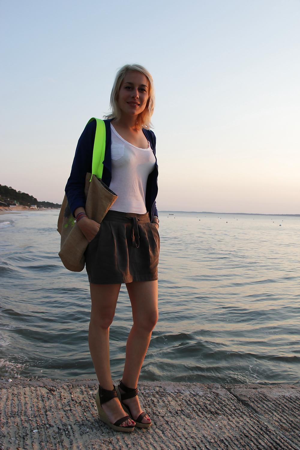 25P French bloggers Mode with sexy legs 18