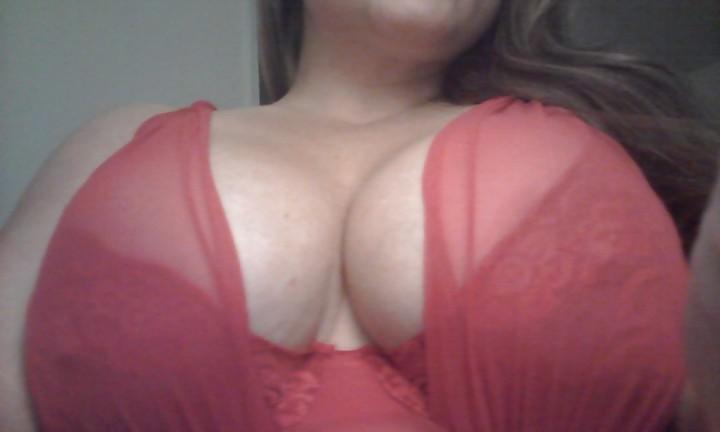 8P Sexy thick latina milf