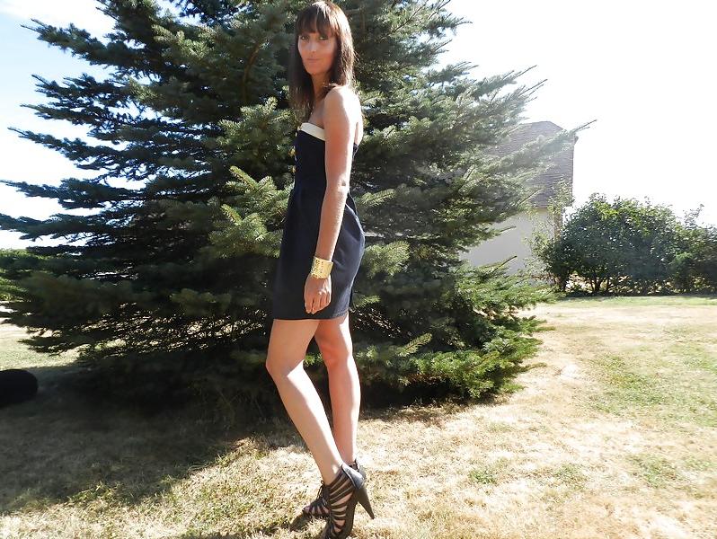 25P French bloggers Mode with sexy legs 25