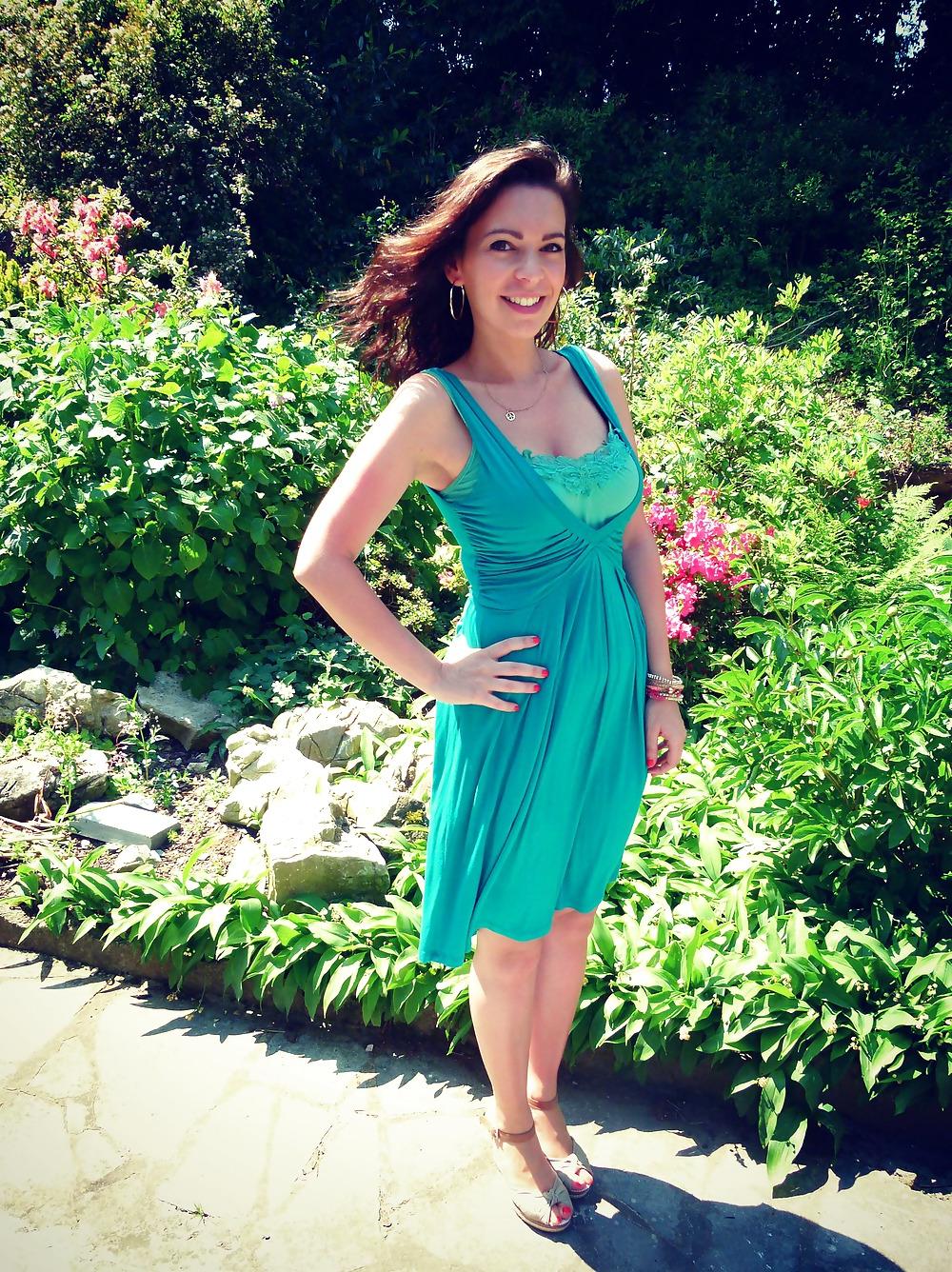 25P French bloggers Mode with sexy legs 25